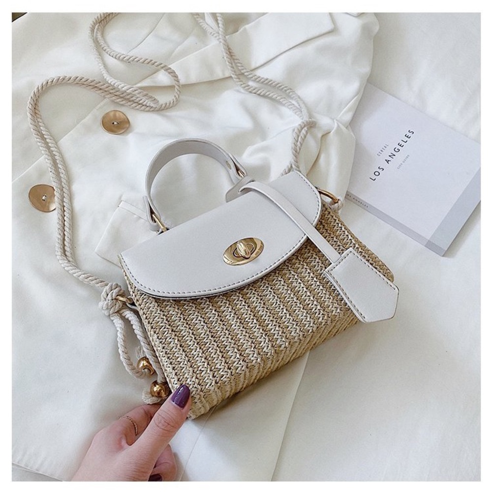 Women’s straw bag/ breach bag